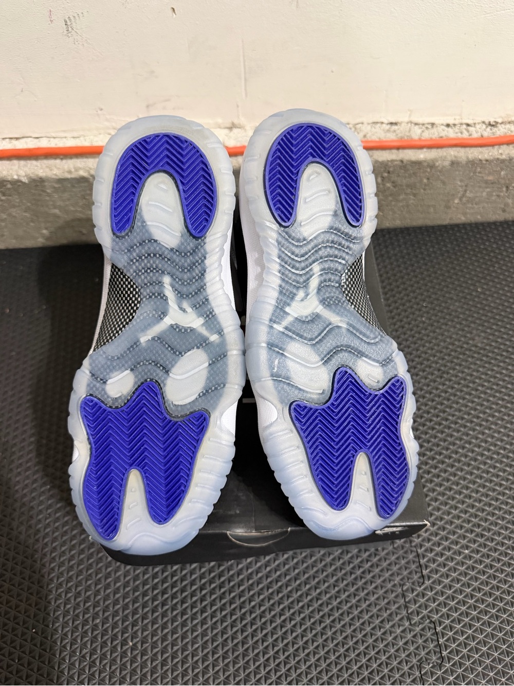 Jordan 11 Concord (2018) Size 6.5Y (8 women’s) - Picture 5 of 7